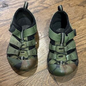 Kids Keen Camouflage Sandals size 7